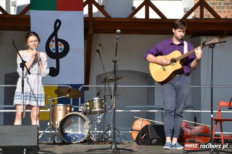 Zdjęcie w galerii na portalu naszraciborz.pl: Koncert piosenek Agnieszki Osieckiej i plener na zamku wiadomości z regionu
