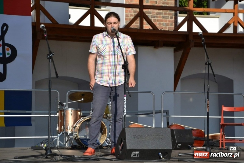 Zdjęcie w galerii na portalu naszraciborz.pl: Koncert piosenek Agnieszki Osieckiej i plener na zamku wiadomości z regionu