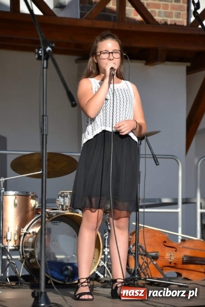 Zdjęcie w galerii na portalu naszraciborz.pl: Koncert piosenek Agnieszki Osieckiej i plener na zamku wiadomości z regionu