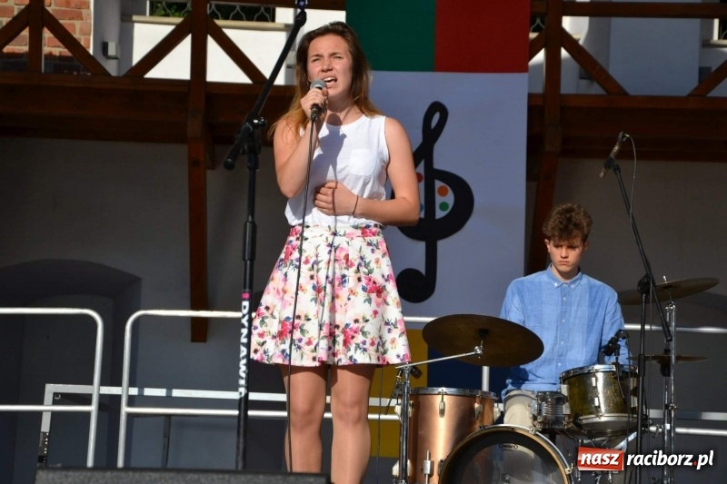 Zdjęcie w galerii na portalu naszraciborz.pl: Koncert piosenek Agnieszki Osieckiej i plener na zamku wiadomości z regionu