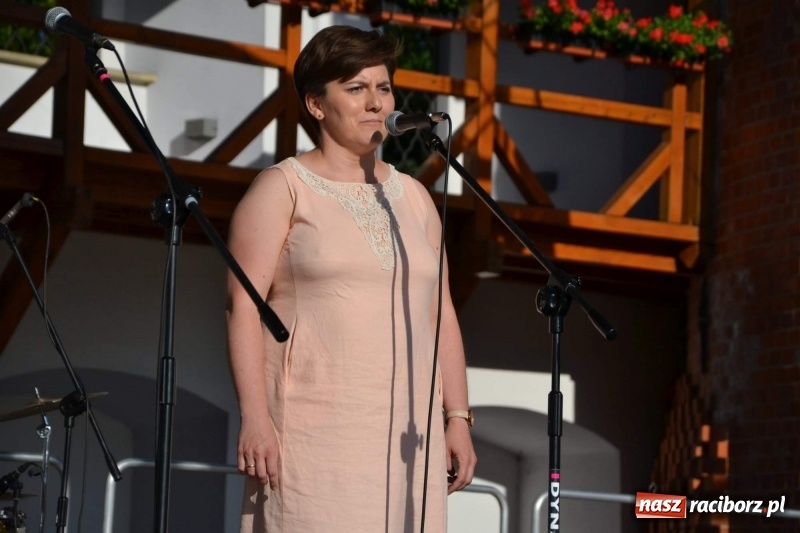 Zdjęcie w galerii na portalu naszraciborz.pl: Koncert piosenek Agnieszki Osieckiej i plener na zamku wiadomości z regionu