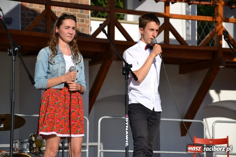 Zdjęcie w galerii na portalu naszraciborz.pl: Koncert piosenek Agnieszki Osieckiej i plener na zamku wiadomości z regionu