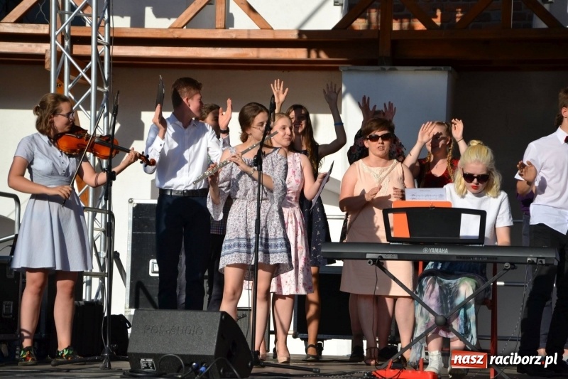 Zdjęcie w galerii na portalu naszraciborz.pl: Koncert piosenek Agnieszki Osieckiej i plener na zamku wiadomości z regionu