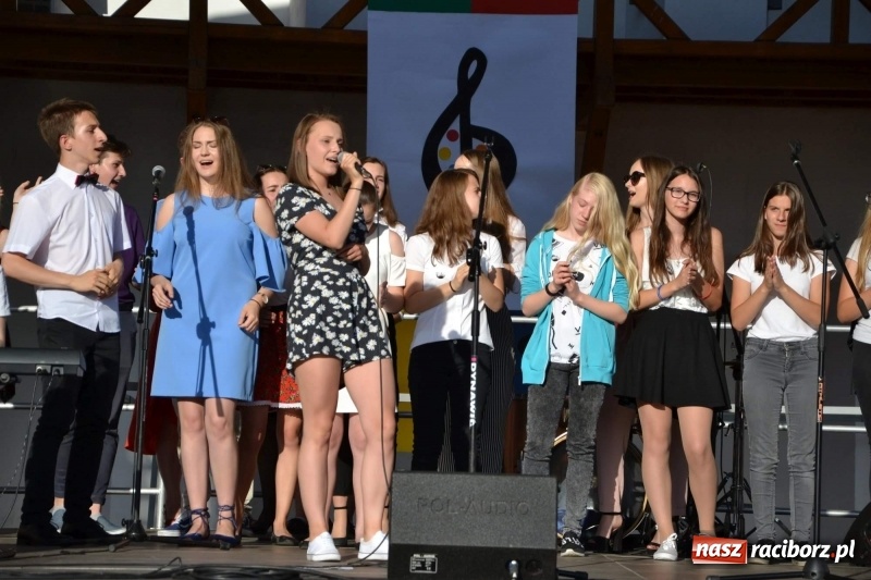 Zdjęcie w galerii na portalu naszraciborz.pl: Koncert piosenek Agnieszki Osieckiej i plener na zamku wiadomości z regionu