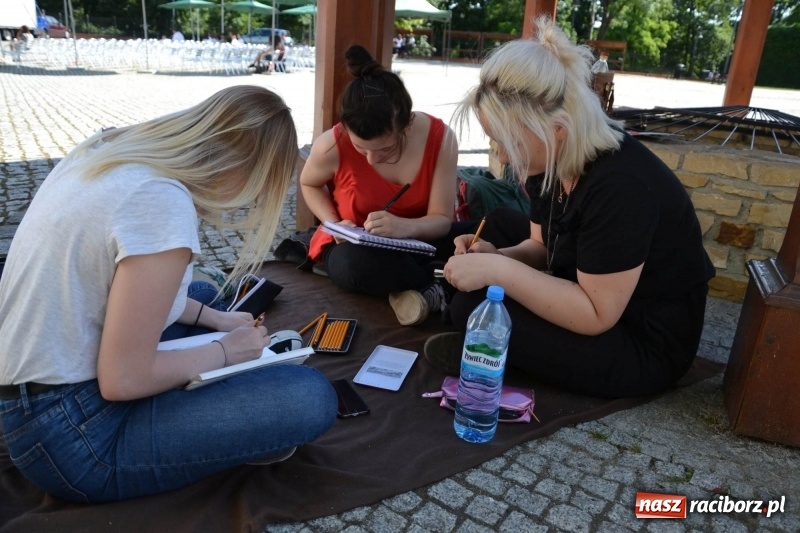 Zdjęcie w galerii na portalu naszraciborz.pl: Koncert piosenek Agnieszki Osieckiej i plener na zamku wiadomości z regionu