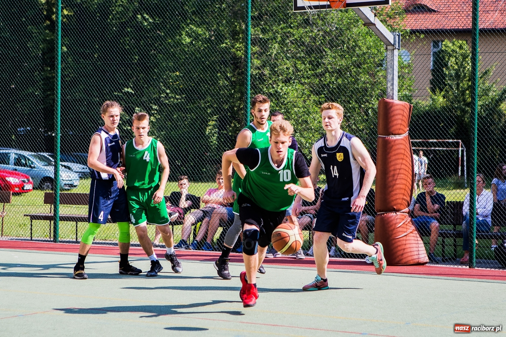 Zdjęcie w galerii na portalu naszraciborz.pl: W CKZiU nr 1 rywalizowali w rozgrywkach streetballa wiadomości z regionu