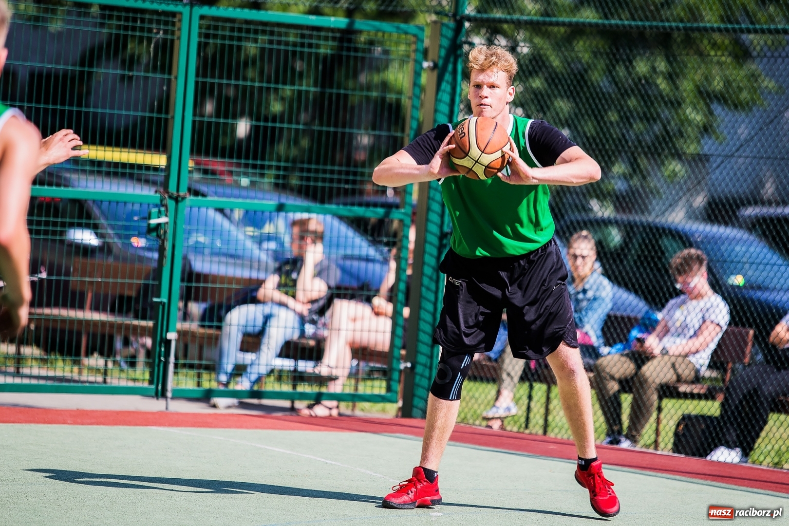 Zdjęcie w galerii na portalu naszraciborz.pl: W CKZiU nr 1 rywalizowali w rozgrywkach streetballa wiadomości z regionu