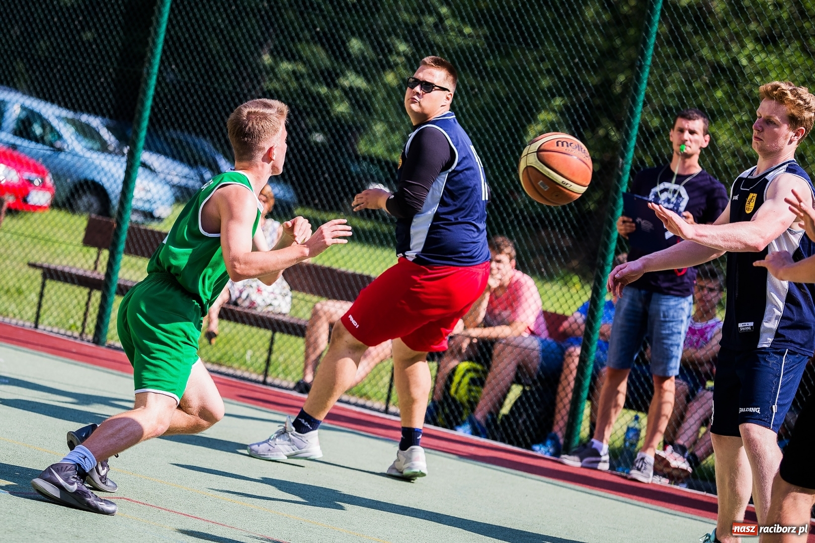Zdjęcie w galerii na portalu naszraciborz.pl: W CKZiU nr 1 rywalizowali w rozgrywkach streetballa wiadomości z regionu