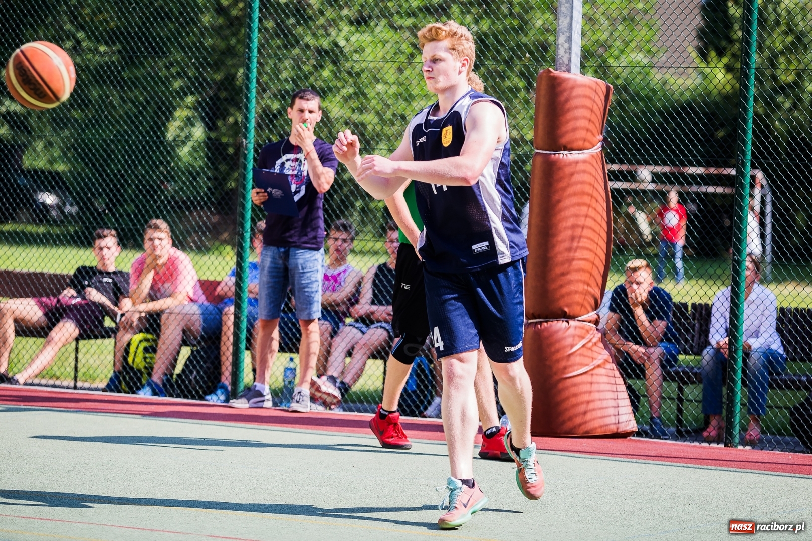 Zdjęcie w galerii na portalu naszraciborz.pl: W CKZiU nr 1 rywalizowali w rozgrywkach streetballa wiadomości z regionu