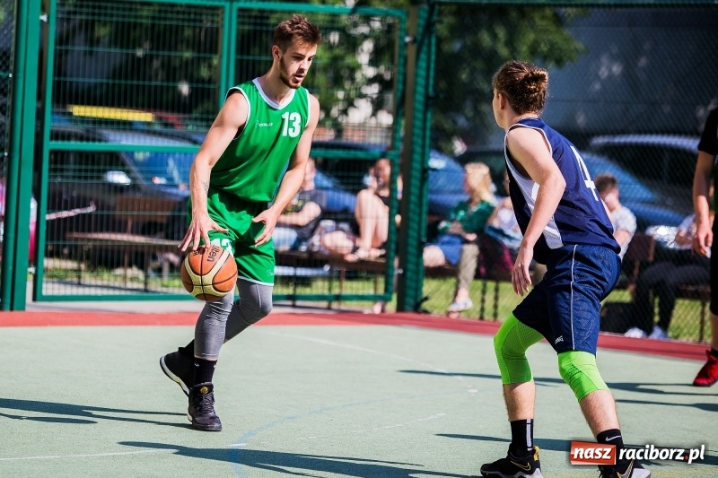 Zdjęcie w galerii na portalu naszraciborz.pl: W CKZiU nr 1 rywalizowali w rozgrywkach streetballa wiadomości z regionu