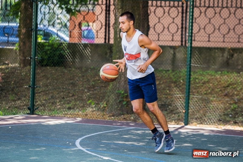 Zdjęcie w galerii na portalu naszraciborz.pl: W CKZiU nr 1 rywalizowali w rozgrywkach streetballa wiadomości z regionu