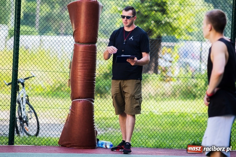 Zdjęcie w galerii na portalu naszraciborz.pl: W CKZiU nr 1 rywalizowali w rozgrywkach streetballa wiadomości z regionu