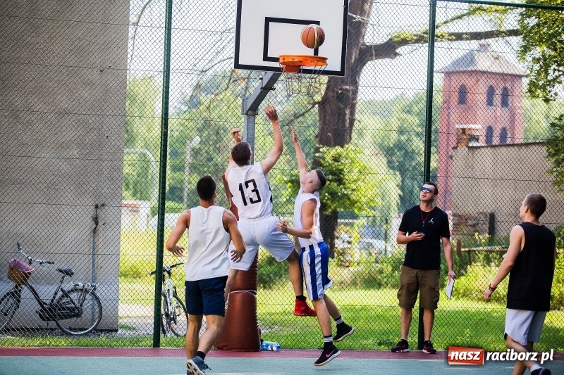 Zdjęcie w galerii na portalu naszraciborz.pl: W CKZiU nr 1 rywalizowali w rozgrywkach streetballa wiadomości z regionu