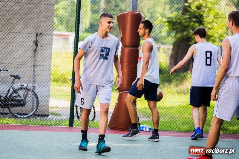 Zdjęcie w galerii na portalu naszraciborz.pl: W CKZiU nr 1 rywalizowali w rozgrywkach streetballa wiadomości z regionu