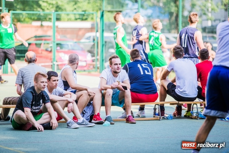 Zdjęcie w galerii na portalu naszraciborz.pl: W CKZiU nr 1 rywalizowali w rozgrywkach streetballa wiadomości z regionu