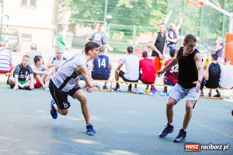 Zdjęcie w galerii na portalu naszraciborz.pl: W CKZiU nr 1 rywalizowali w rozgrywkach streetballa wiadomości z regionu