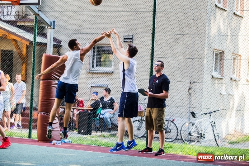 Zdjęcie w galerii na portalu naszraciborz.pl: W CKZiU nr 1 rywalizowali w rozgrywkach streetballa wiadomości z regionu