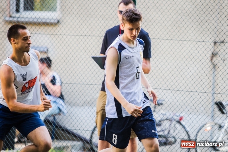 Zdjęcie w galerii na portalu naszraciborz.pl: W CKZiU nr 1 rywalizowali w rozgrywkach streetballa wiadomości z regionu