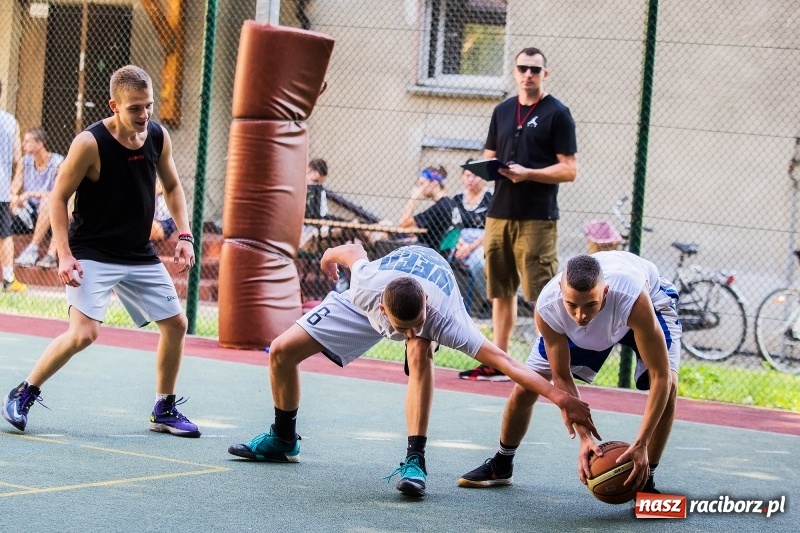 Zdjęcie w galerii na portalu naszraciborz.pl: W CKZiU nr 1 rywalizowali w rozgrywkach streetballa wiadomości z regionu