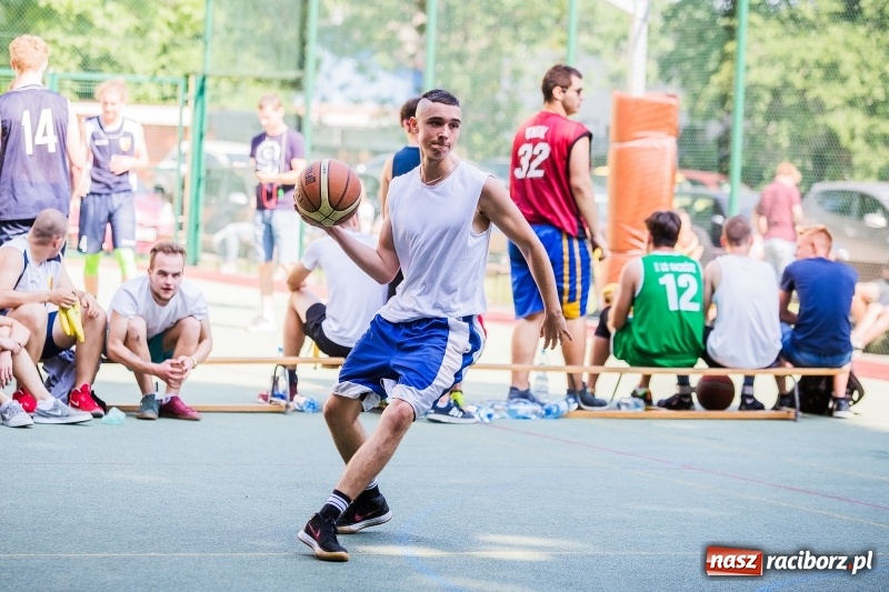 Zdjęcie w galerii na portalu naszraciborz.pl: W CKZiU nr 1 rywalizowali w rozgrywkach streetballa wiadomości z regionu