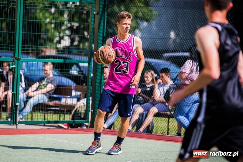 Zdjęcie w galerii na portalu naszraciborz.pl: W CKZiU nr 1 rywalizowali w rozgrywkach streetballa wiadomości z regionu
