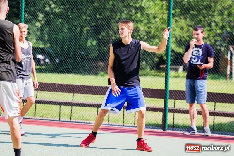 Zdjęcie w galerii na portalu naszraciborz.pl: W CKZiU nr 1 rywalizowali w rozgrywkach streetballa wiadomości z regionu