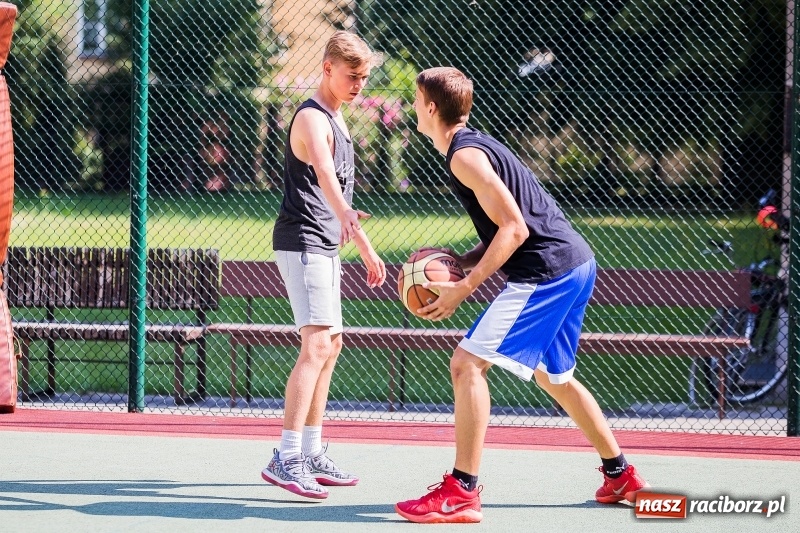 Zdjęcie w galerii na portalu naszraciborz.pl: W CKZiU nr 1 rywalizowali w rozgrywkach streetballa wiadomości z regionu