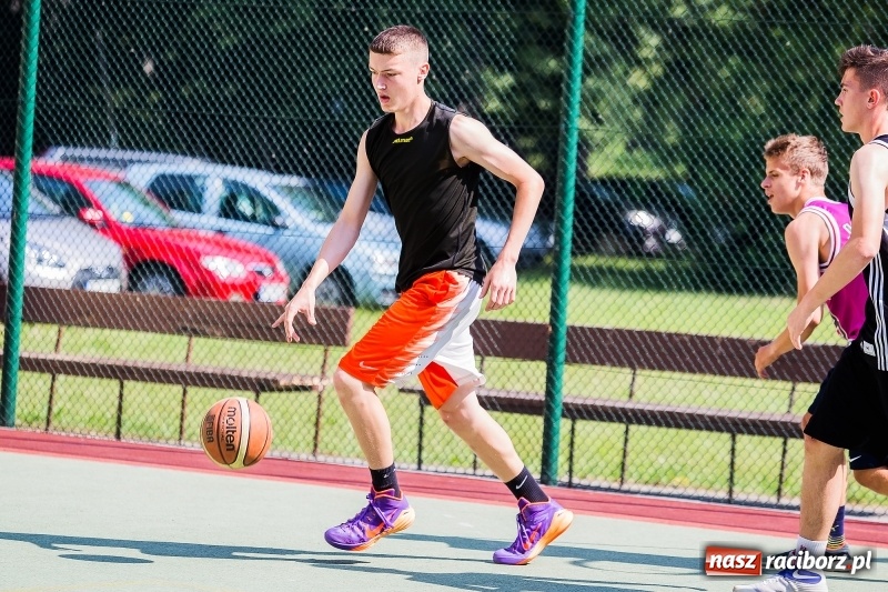 Zdjęcie w galerii na portalu naszraciborz.pl: W CKZiU nr 1 rywalizowali w rozgrywkach streetballa wiadomości z regionu