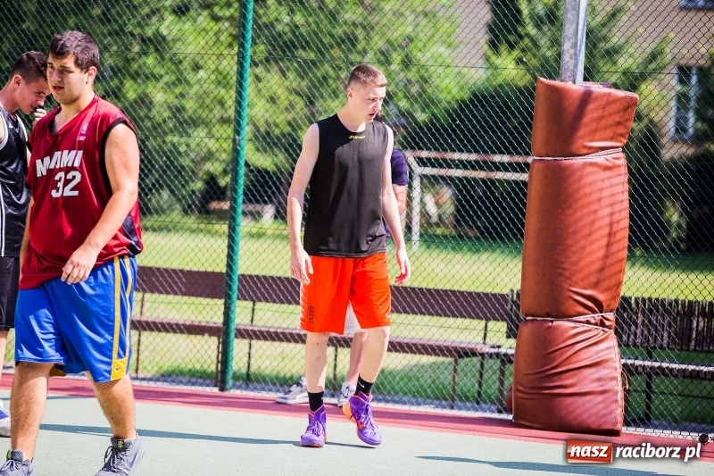 Zdjęcie w galerii na portalu naszraciborz.pl: W CKZiU nr 1 rywalizowali w rozgrywkach streetballa wiadomości z regionu