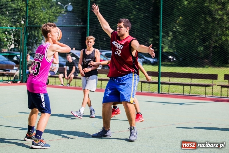 Zdjęcie w galerii na portalu naszraciborz.pl: W CKZiU nr 1 rywalizowali w rozgrywkach streetballa wiadomości z regionu