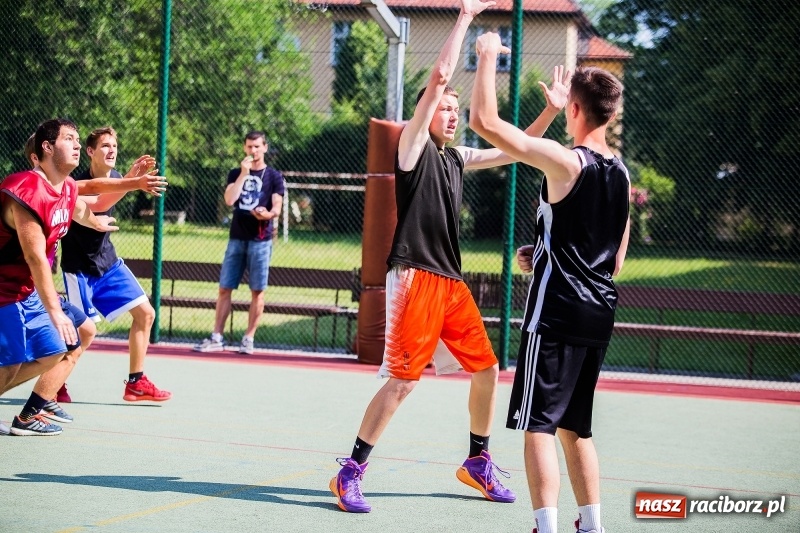 Zdjęcie w galerii na portalu naszraciborz.pl: W CKZiU nr 1 rywalizowali w rozgrywkach streetballa wiadomości z regionu
