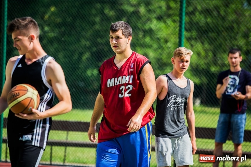 Zdjęcie w galerii na portalu naszraciborz.pl: W CKZiU nr 1 rywalizowali w rozgrywkach streetballa wiadomości z regionu