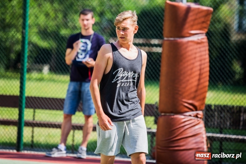 Zdjęcie w galerii na portalu naszraciborz.pl: W CKZiU nr 1 rywalizowali w rozgrywkach streetballa wiadomości z regionu