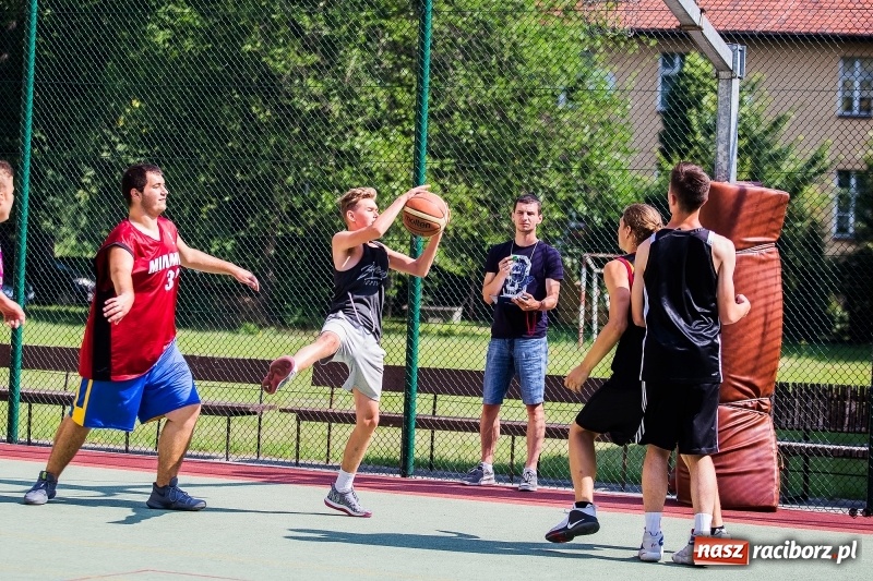 Zdjęcie w galerii na portalu naszraciborz.pl: W CKZiU nr 1 rywalizowali w rozgrywkach streetballa wiadomości z regionu