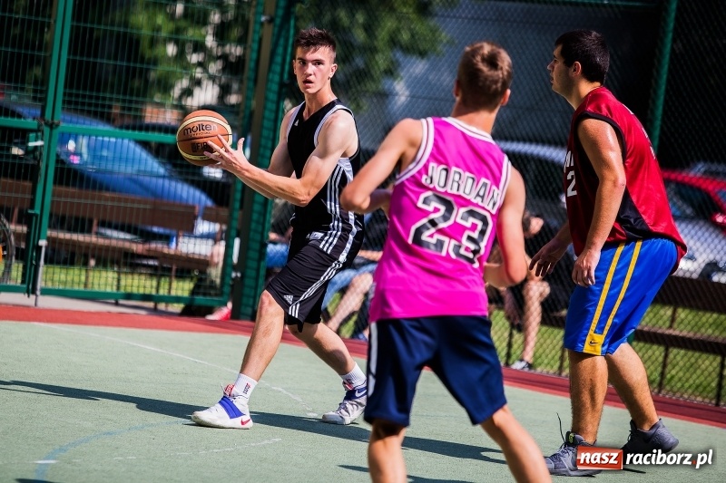 Zdjęcie w galerii na portalu naszraciborz.pl: W CKZiU nr 1 rywalizowali w rozgrywkach streetballa wiadomości z regionu