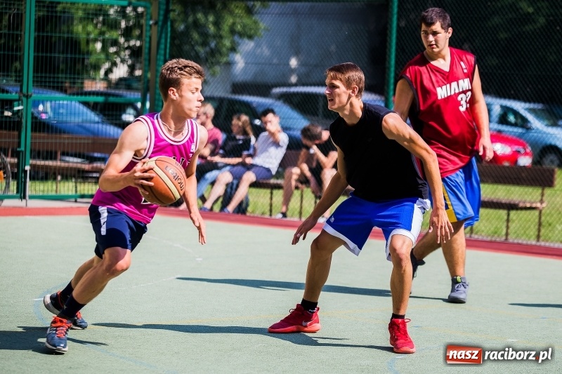 Zdjęcie w galerii na portalu naszraciborz.pl: W CKZiU nr 1 rywalizowali w rozgrywkach streetballa wiadomości z regionu