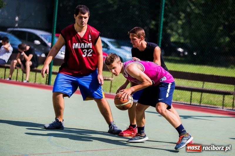 Zdjęcie w galerii na portalu naszraciborz.pl: W CKZiU nr 1 rywalizowali w rozgrywkach streetballa wiadomości z regionu