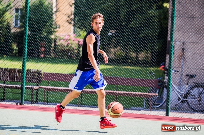 Zdjęcie w galerii na portalu naszraciborz.pl: W CKZiU nr 1 rywalizowali w rozgrywkach streetballa wiadomości z regionu