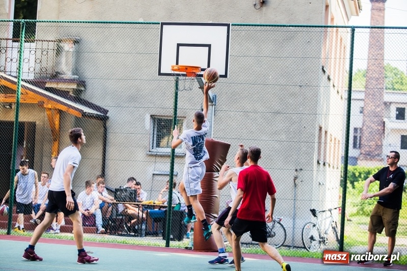 Zdjęcie w galerii na portalu naszraciborz.pl: W CKZiU nr 1 rywalizowali w rozgrywkach streetballa wiadomości z regionu