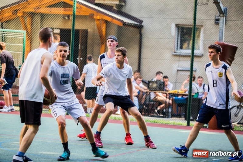 Zdjęcie w galerii na portalu naszraciborz.pl: W CKZiU nr 1 rywalizowali w rozgrywkach streetballa wiadomości z regionu