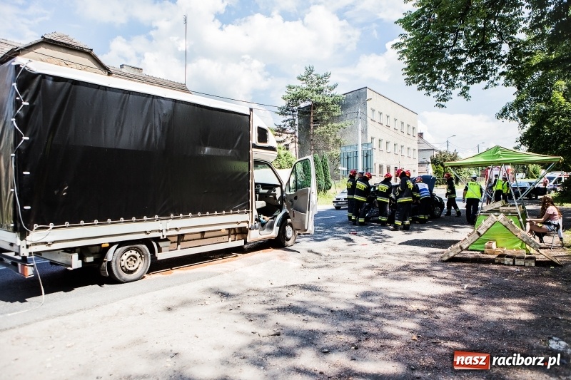 Zdjęcie w galerii na portalu naszraciborz.pl: Kolizja renault, fiata i seata na Rybnickiej. Co ustaliła raciborska drogówka? wiadomości z regionu