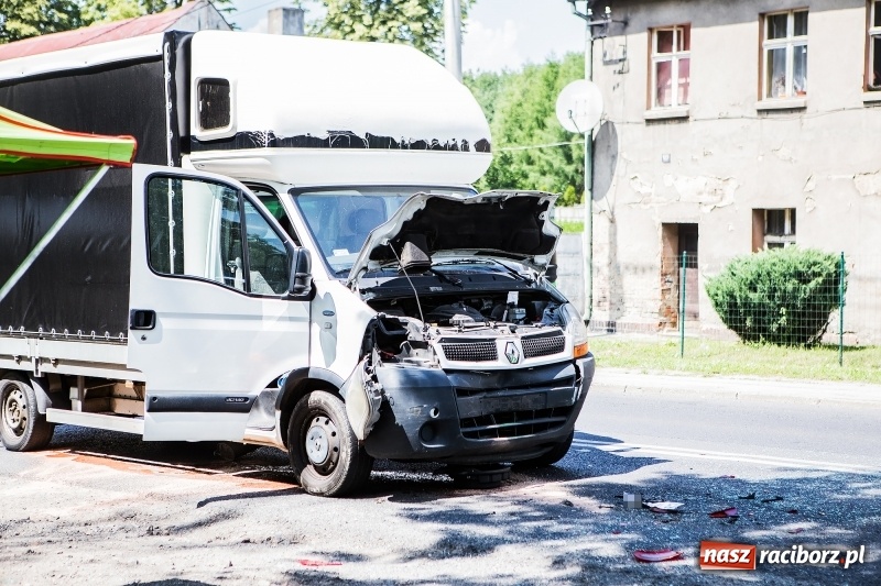 Zdjęcie w galerii na portalu naszraciborz.pl: Kolizja renault, fiata i seata na Rybnickiej. Co ustaliła raciborska drogówka? wiadomości z regionu