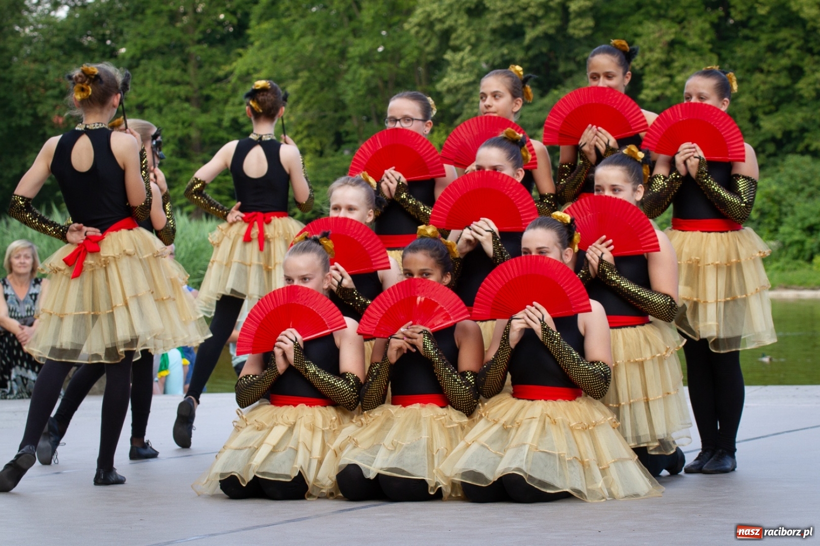 Zdjęcie w galerii na portalu naszraciborz.pl: Magiczna i kolorowa I Raciborska Noc Świętojańska z folklorem wiadomości z regionu