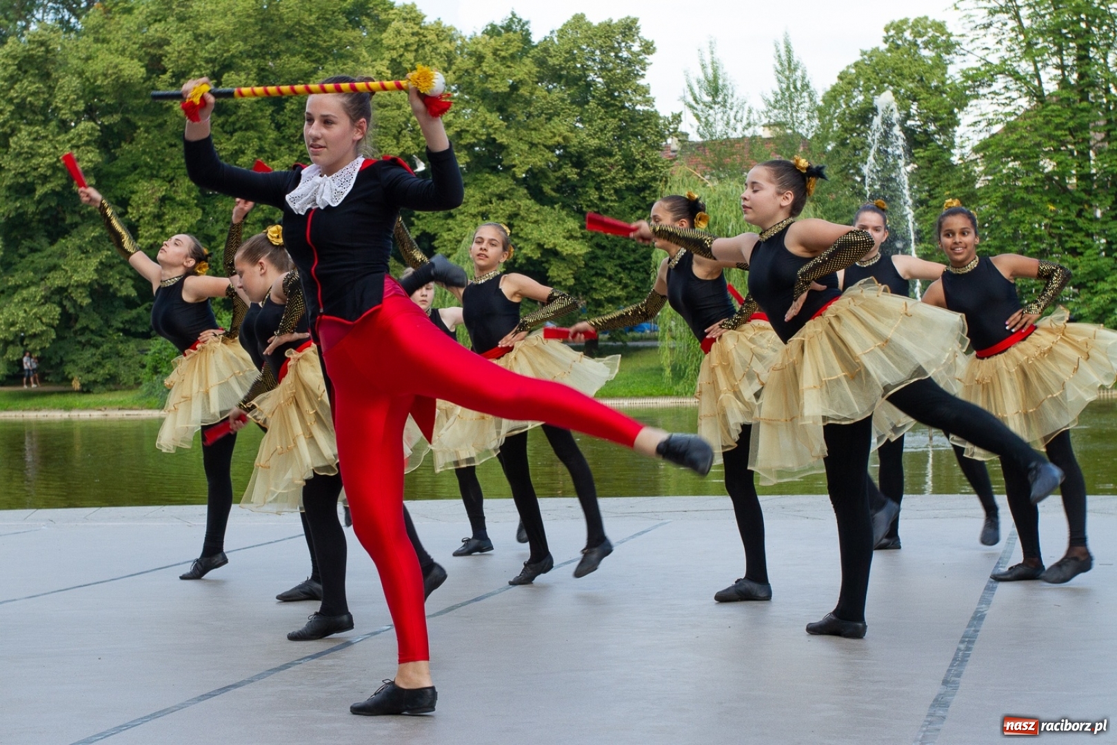 Zdjęcie w galerii na portalu naszraciborz.pl: Magiczna i kolorowa I Raciborska Noc Świętojańska z folklorem wiadomości z regionu