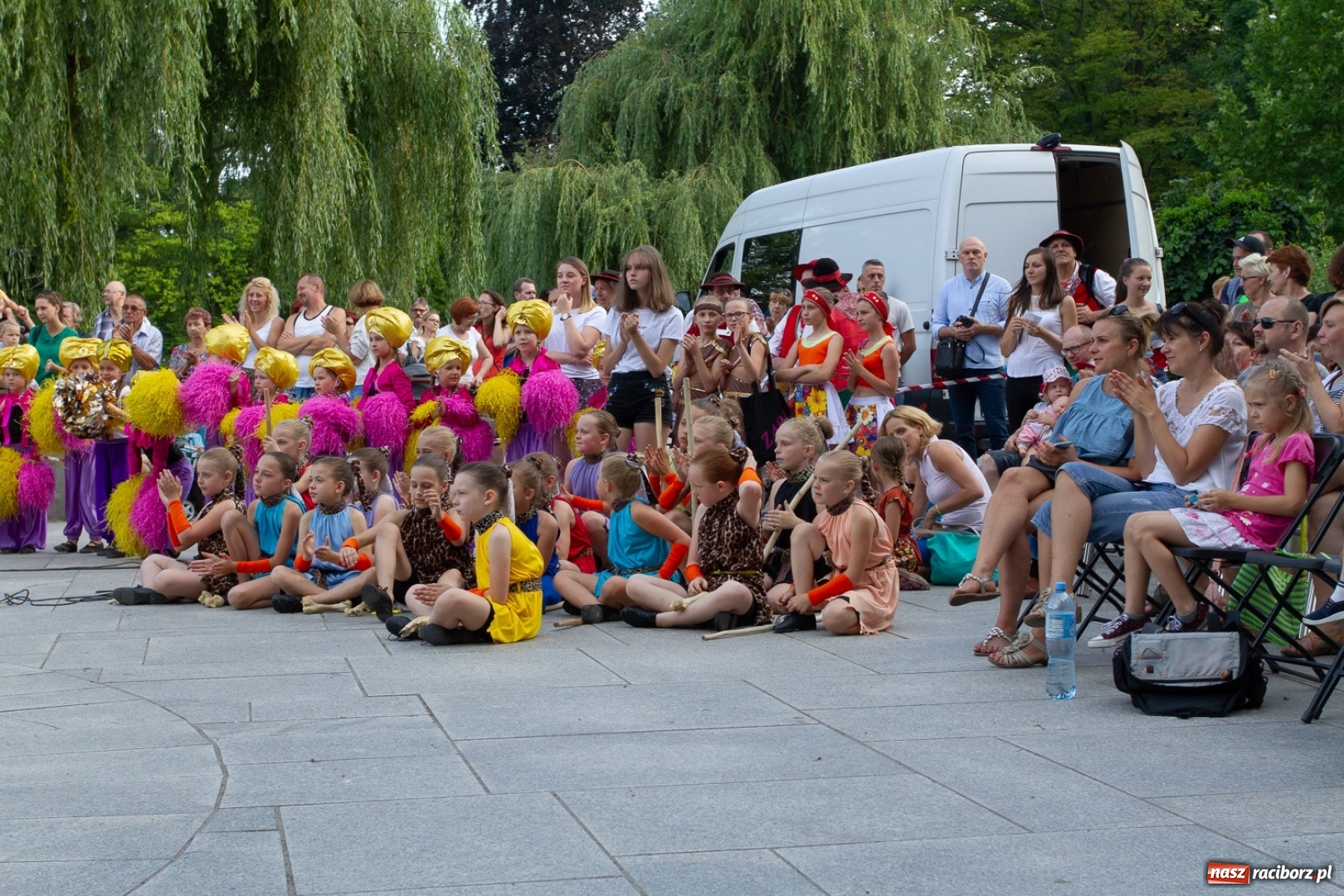 Zdjęcie w galerii na portalu naszraciborz.pl: Magiczna i kolorowa I Raciborska Noc Świętojańska z folklorem wiadomości z regionu