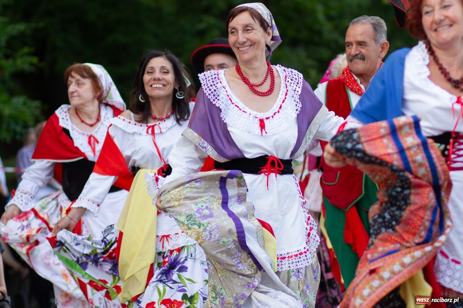 Zdjęcie w galerii na portalu naszraciborz.pl: Magiczna i kolorowa I Raciborska Noc Świętojańska z folklorem wiadomości z regionu