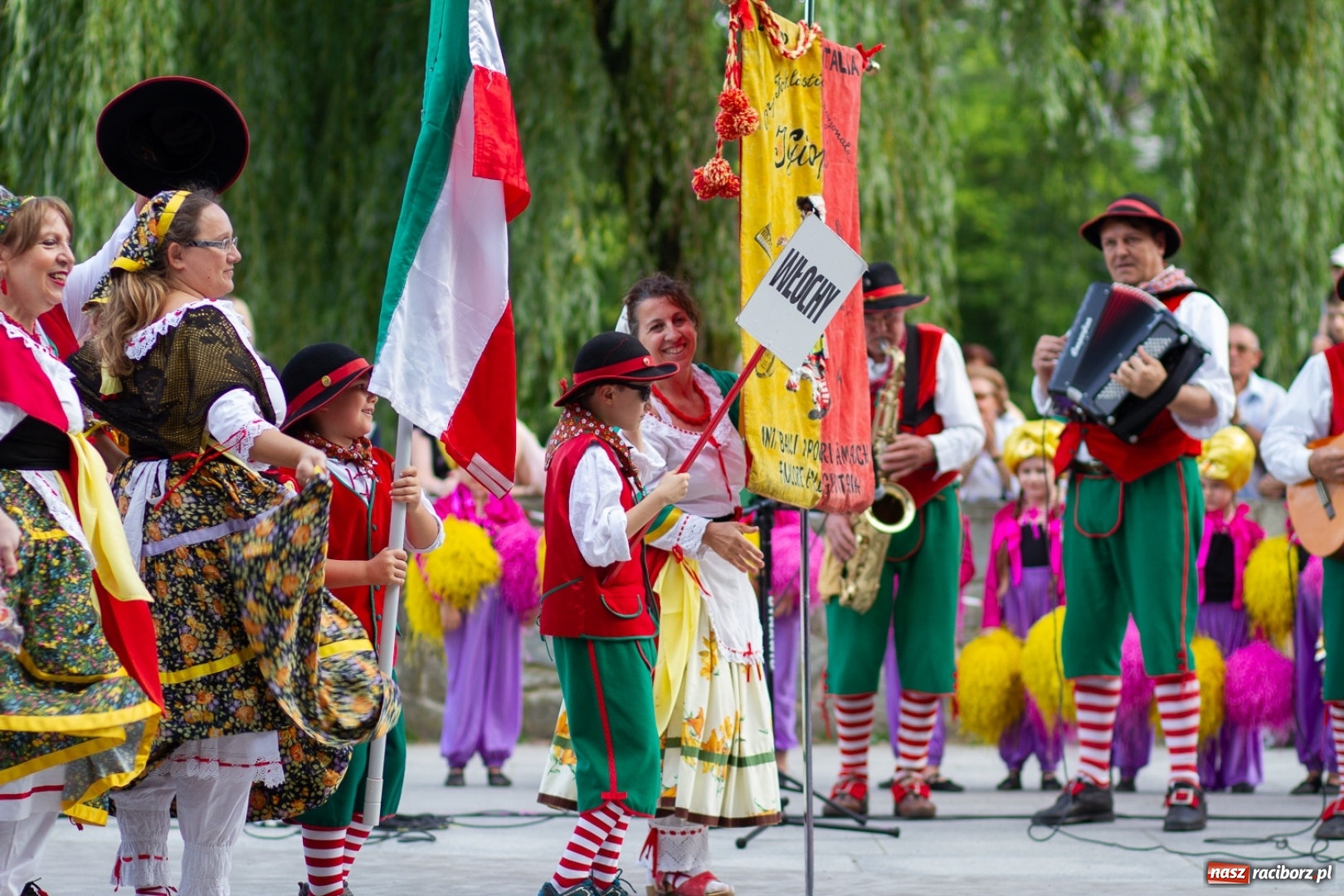 Zdjęcie w galerii na portalu naszraciborz.pl: Magiczna i kolorowa I Raciborska Noc Świętojańska z folklorem wiadomości z regionu