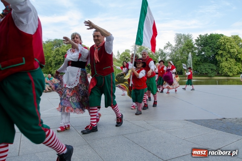 Zdjęcie w galerii na portalu naszraciborz.pl: Magiczna i kolorowa I Raciborska Noc Świętojańska z folklorem wiadomości z regionu