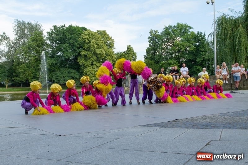 Zdjęcie w galerii na portalu naszraciborz.pl: Magiczna i kolorowa I Raciborska Noc Świętojańska z folklorem wiadomości z regionu