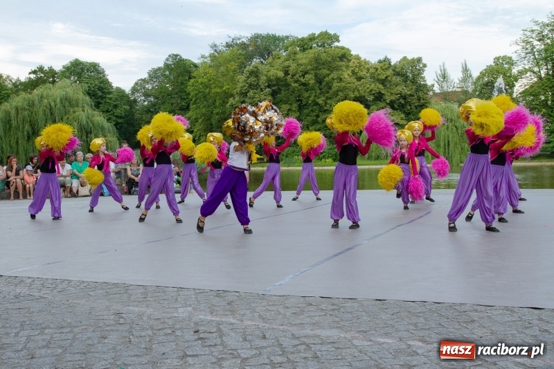 Zdjęcie w galerii na portalu naszraciborz.pl: Magiczna i kolorowa I Raciborska Noc Świętojańska z folklorem wiadomości z regionu